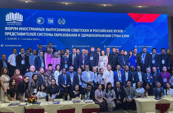 СибГМУ принял участие в форуме иностранных выпускников советских и российских вузов в Ханое